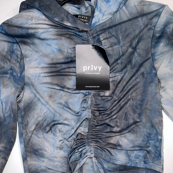 Tie died Ruched 2 Piece Bermuda Set - Picture 3 of 6